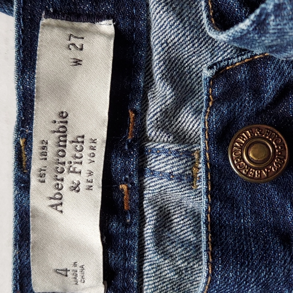 Abercrombie and Fitch - Picture 3 of 15